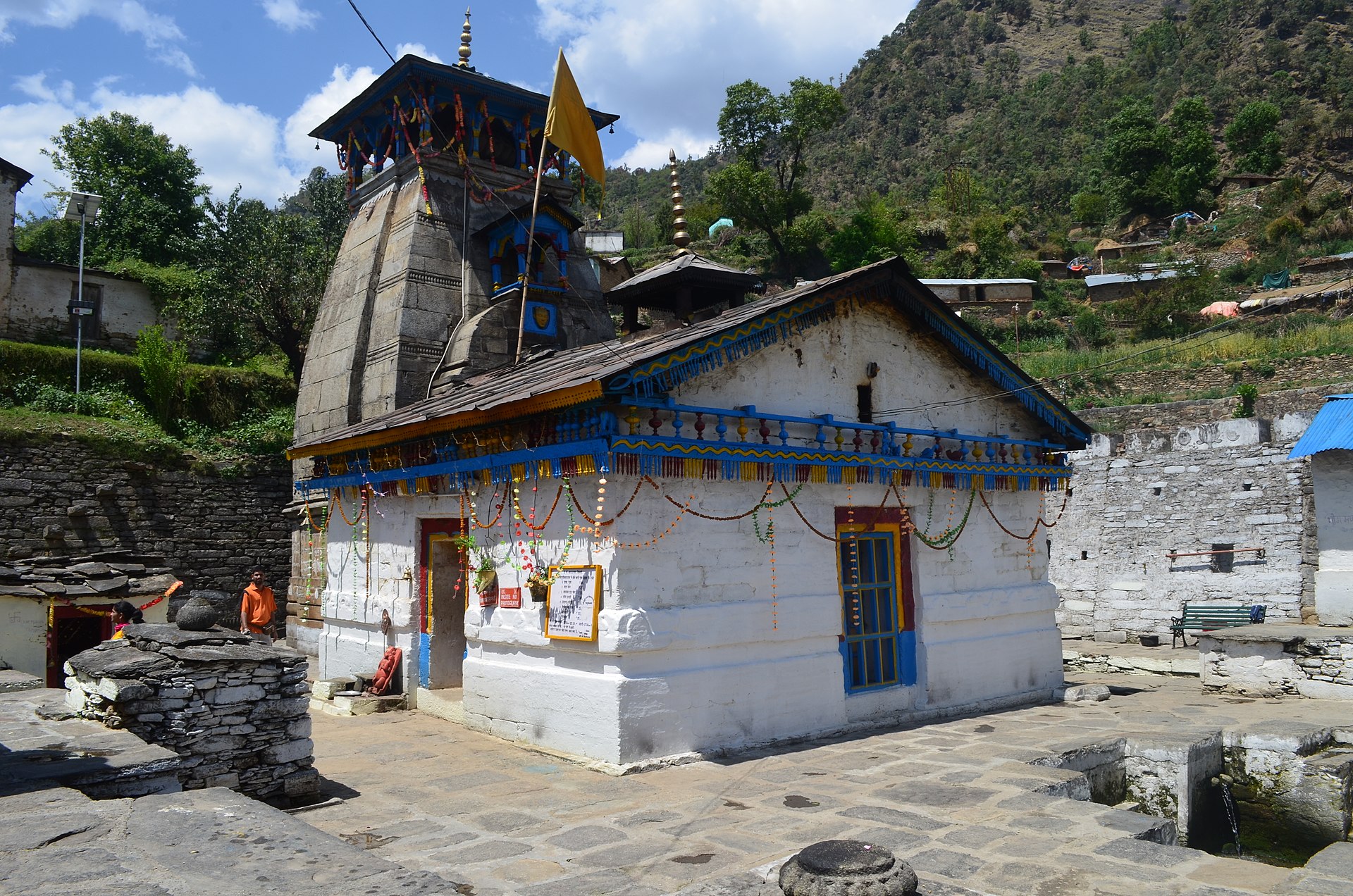 alt="Triyuginarayan-Temple"